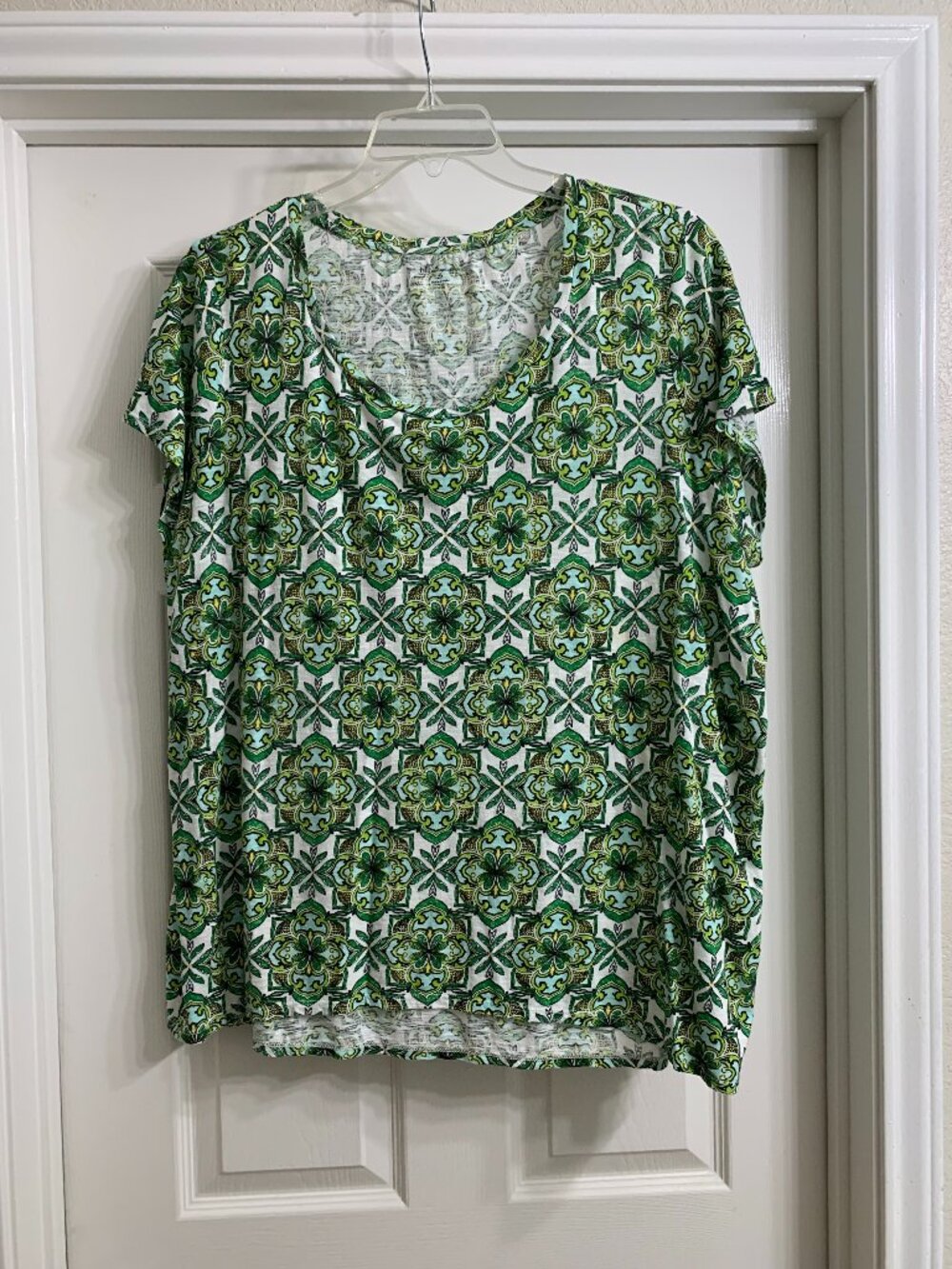New Directions Brand Women's Green and White Design Shirt, Size 2X